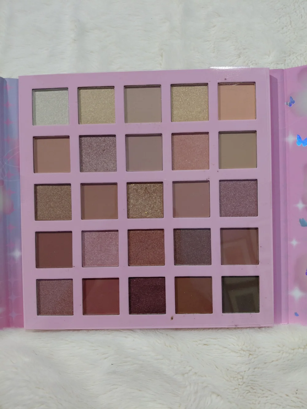 NWT Paris Hilton Lost in Wonderland 25-Piece Pink Eyeshadow Palette